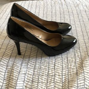Black patent leather pumps size 10